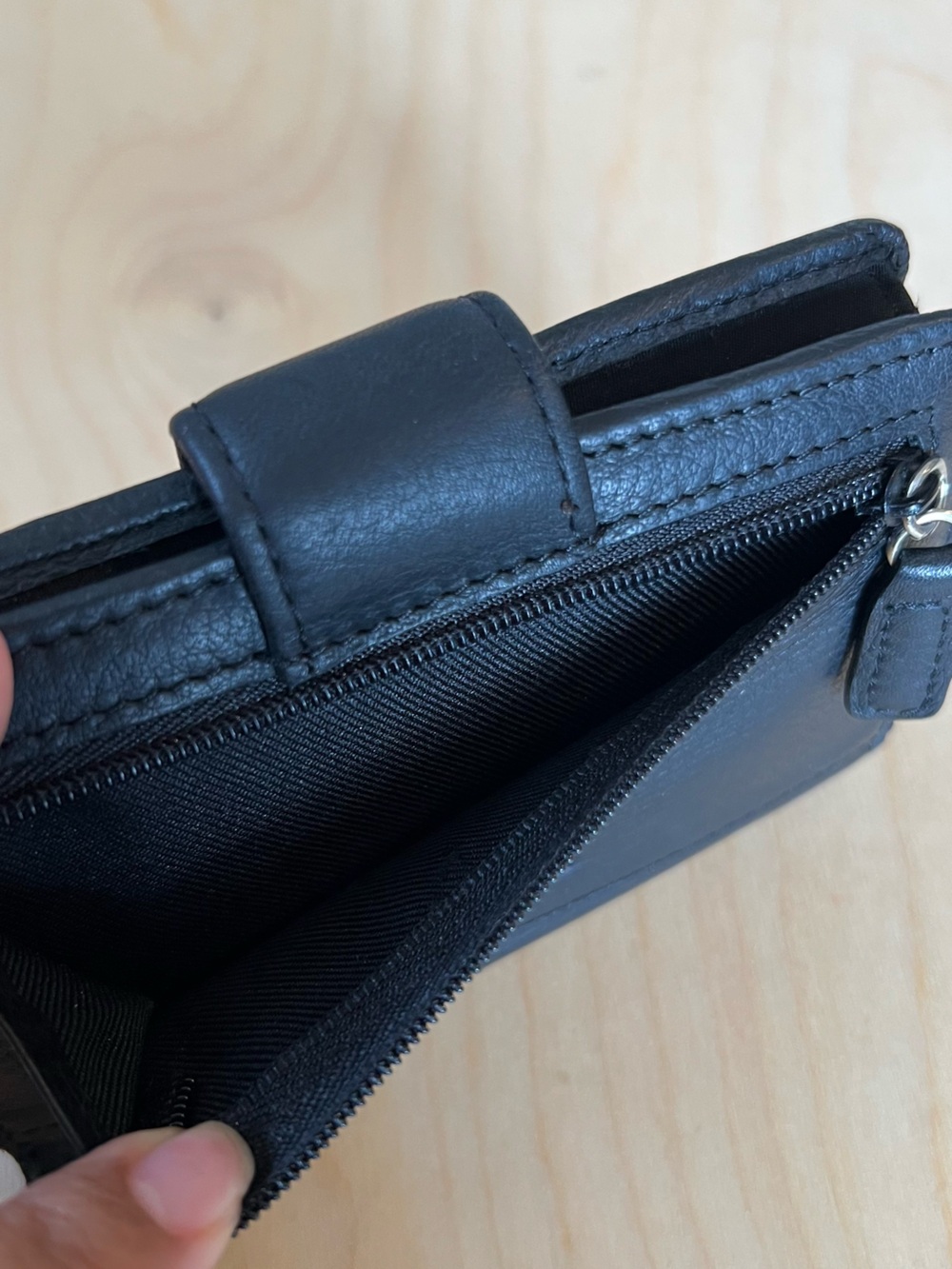Fossil Classic Black Leather Snap Wallet - Picture 11 of 14